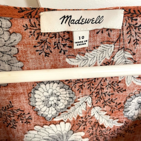 Madewell Ruffle Button-Front Tank in Gathered
Blooms Linen-Blend - Picture 4 of 7